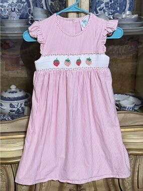 🍓 Shrimp and Grits smocked strawberry dress size 8 girls boutique 28”